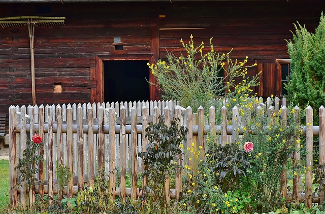 Comment choisir la meilleure clôture pour un jardin durable